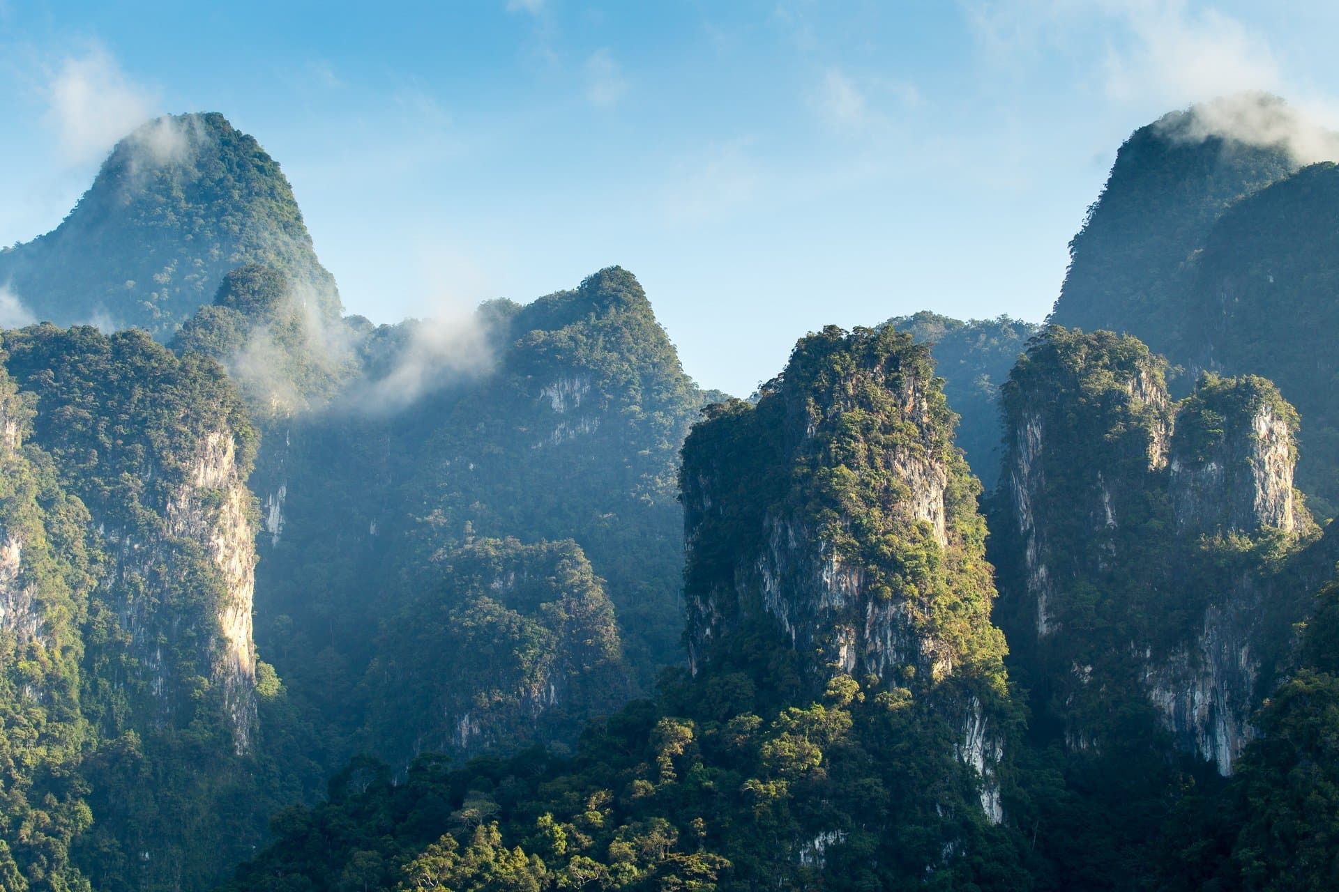 Facts 3 Facts about Khao Sok topography, limestone cliffs and ancient rainforest
