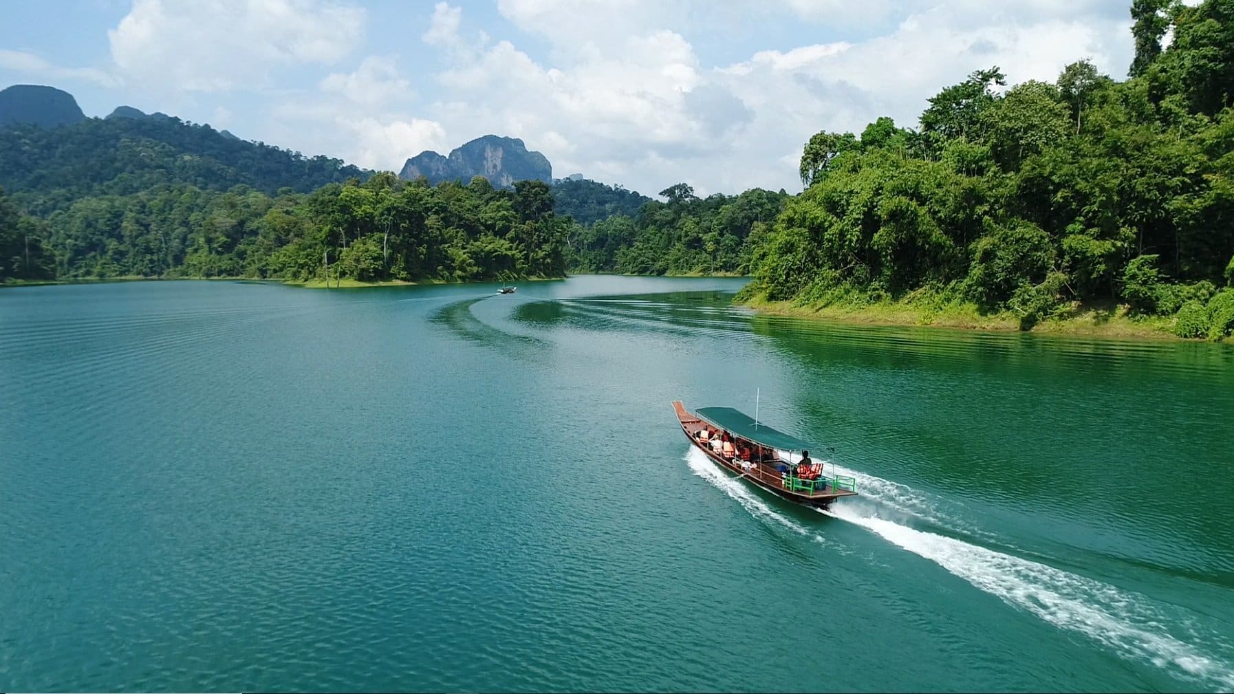 Tours in Khao Sok National Park 3 A Khao Sok National Park tour boating on Cheow Larn Lake